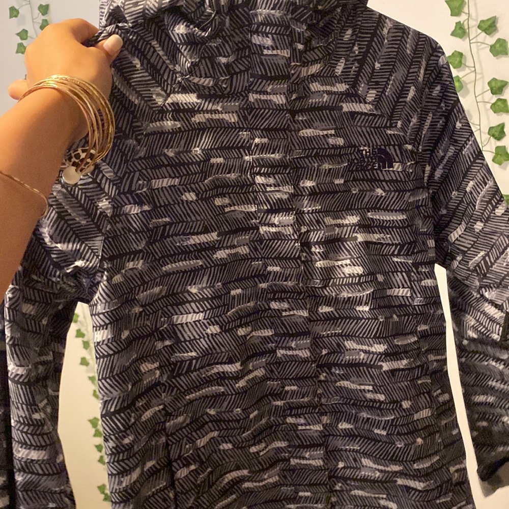 Wind breaker or snow jacket